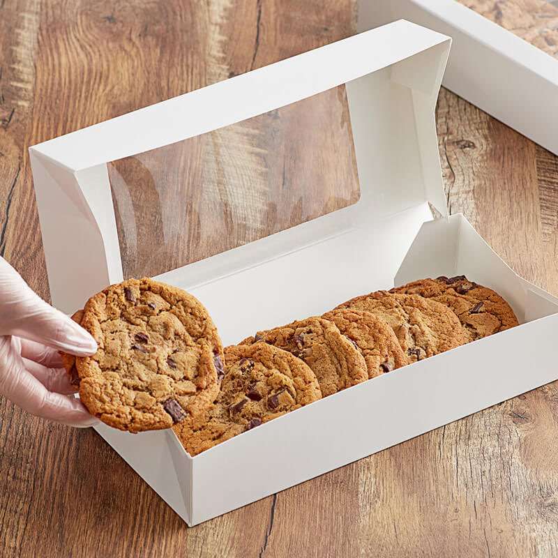 1.White rectangular pastry box